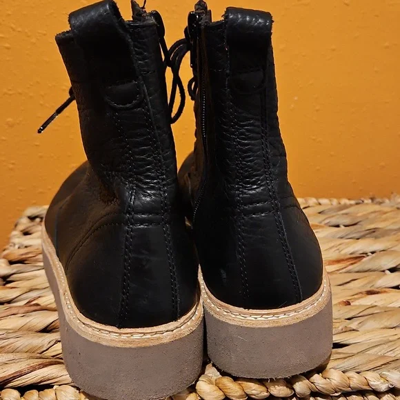 Clarks Trace Pine Black Leather Women's Side Zipper Tie Ankle Boots Sz.10 - Picture 4 of 8